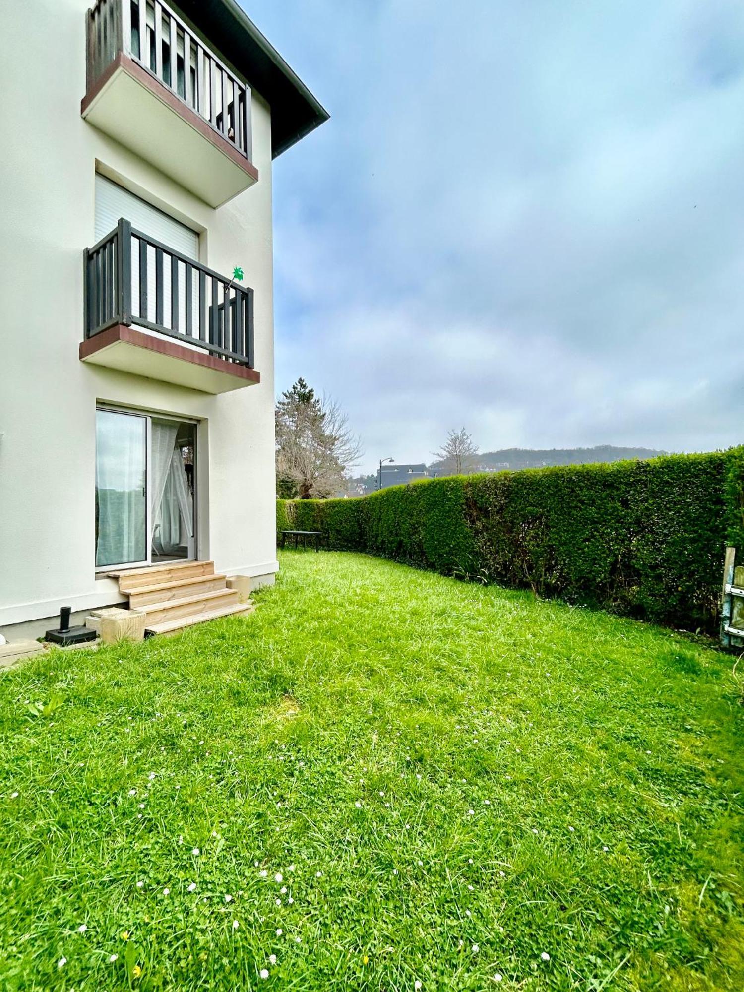 Superbe Appartement Avec Jardin Ensoleille Blonville-sur-Mer Luaran gambar