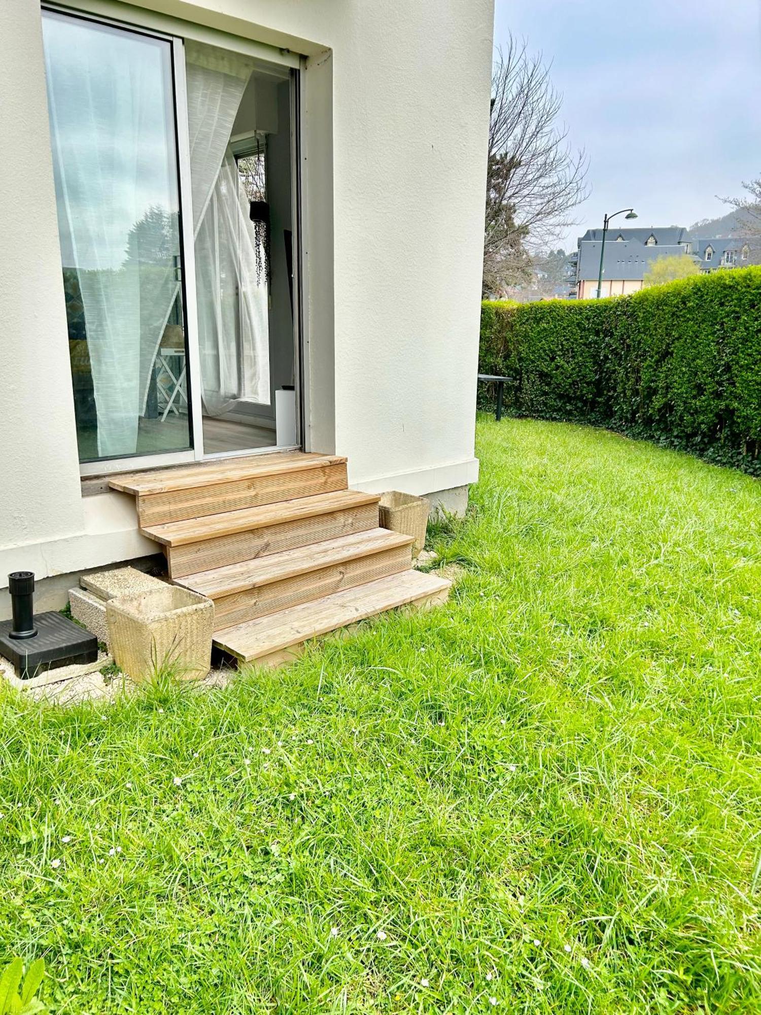 Superbe Appartement Avec Jardin Ensoleille Blonville-sur-Mer Luaran gambar